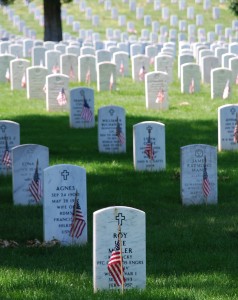 English: Picture of graves decorated with flags at Arlington National Cemetery on Memorial Day 2008. 26 May 2008. Author: Remember