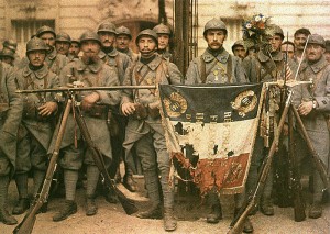 800px-El_114_de_infantería,_en_París,_el_14_de_julio_de_1917,_León_Gimpel