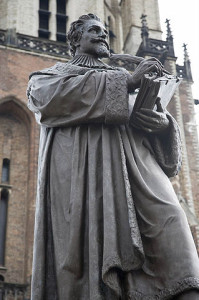  Statue_of_Hugo_Grotius Author: Waterwin