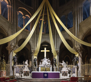 High altar of Notre Dame de Paris. Descent from the Cross, sculpture by Nicolas Coustou with a relief by François Girardon, surrounded by the kneeling statues of Louis XIII on the right (by Guillaume Coustou) and of Louis XIV on the left (Antoine Coysevox). Author: Myrabella  February 14, 2013